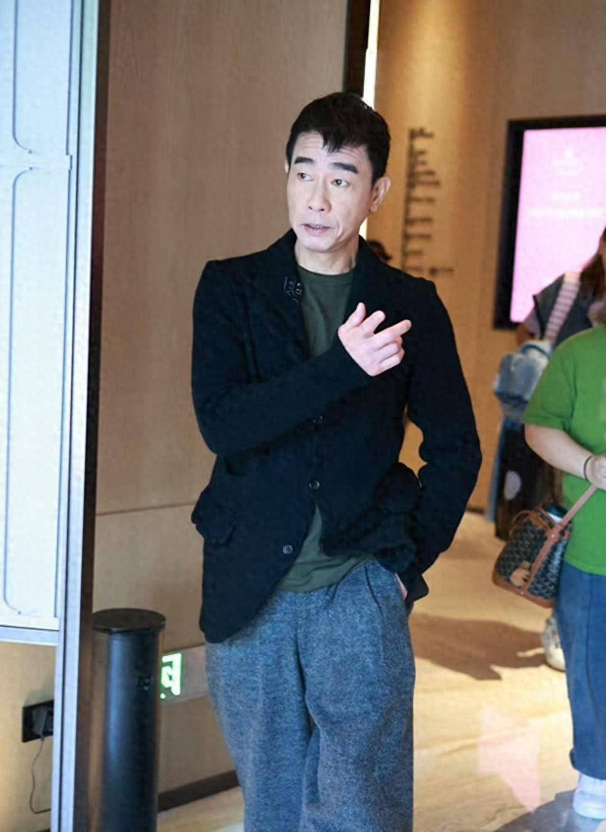 衣品显老人味被围观,网友:我爷都不这么穿_jasper_孩子_应采儿