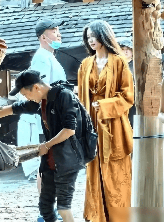 穿尼姑装清心寡欲,和黄晓明分开后气质变了_婚礼_网友_照片