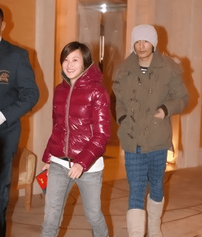 51岁朴树现状:与妻子各忙各的 无儿无女租房生活 没钱了就上节目