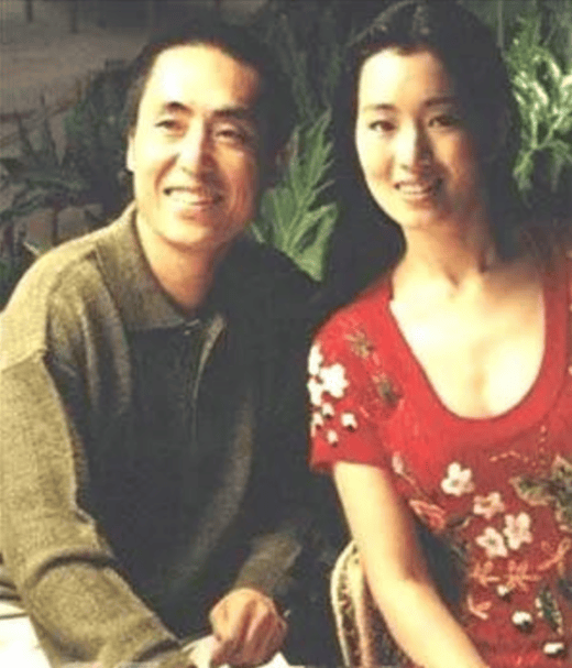 错的时间遇上对的人,张艺谋和巩俐罕见旧照,都不信他们没有爱过