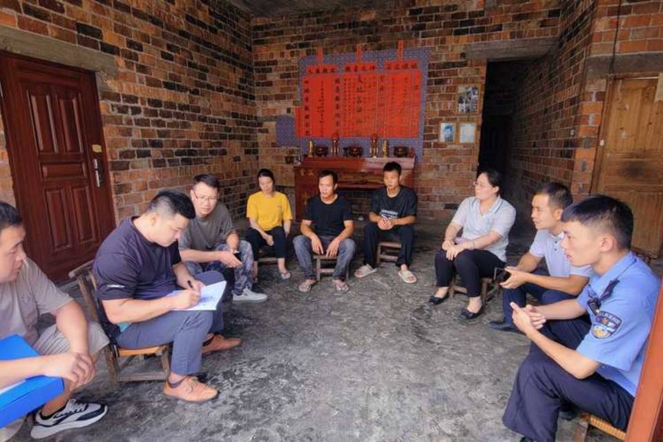 19.3万村干部下课,有村官被查出贪了6.05亿元!_于福祥_石凤刚_吴顺弟