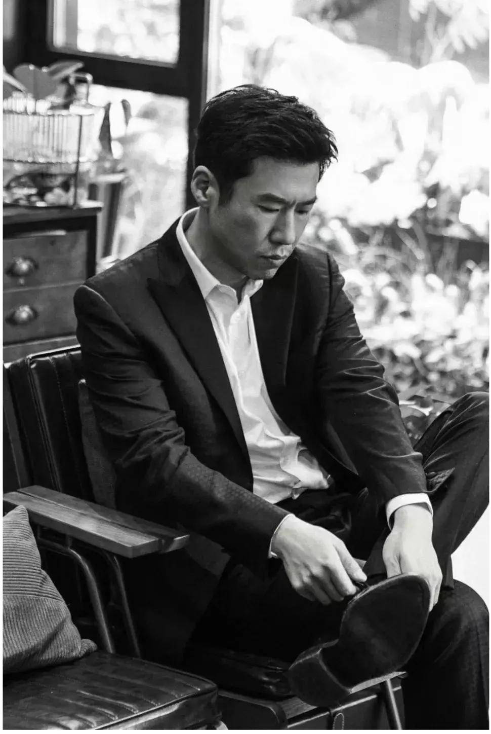 王骁获金鸡奖,被称拖拉机长相,法拉利气质,最不像星二代的人