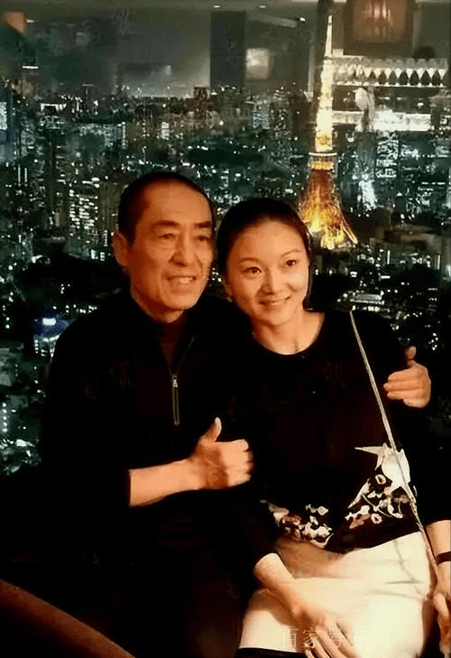 张艺谋老婆18岁怀孕图片