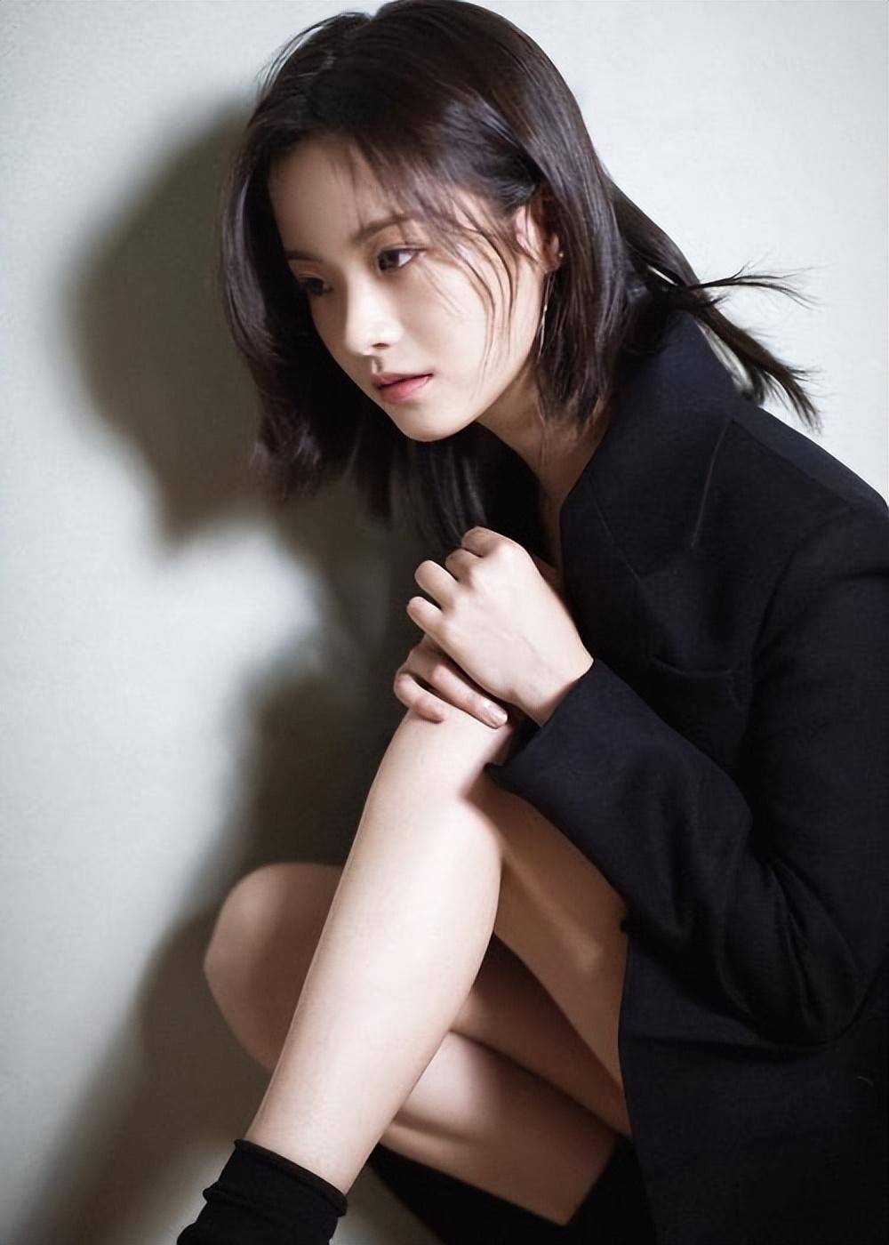 李庚希的璀璨星途:揭秘她背后的人际关系网