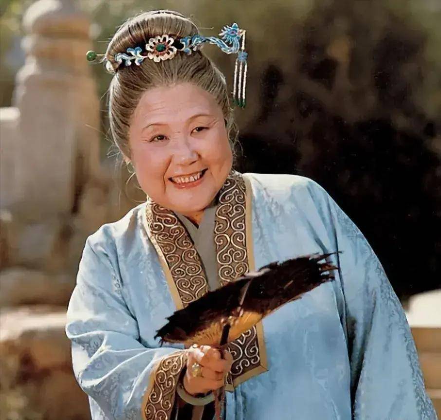 是硬化出来的,看原贾母候选人,才是真正的慈眉善目_高玉倩_红楼梦