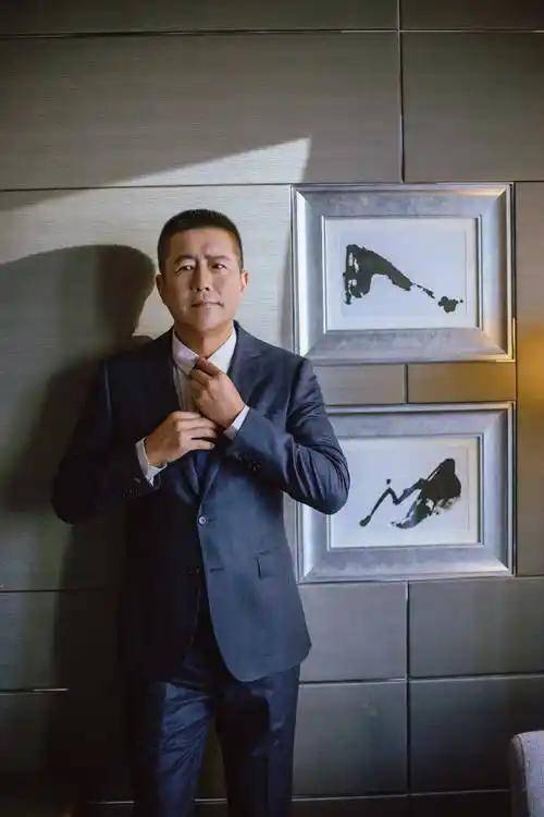 与江珊分手后,12年不谈恋爱,却在51岁娶小16岁富婆后再度爆红_高曙光