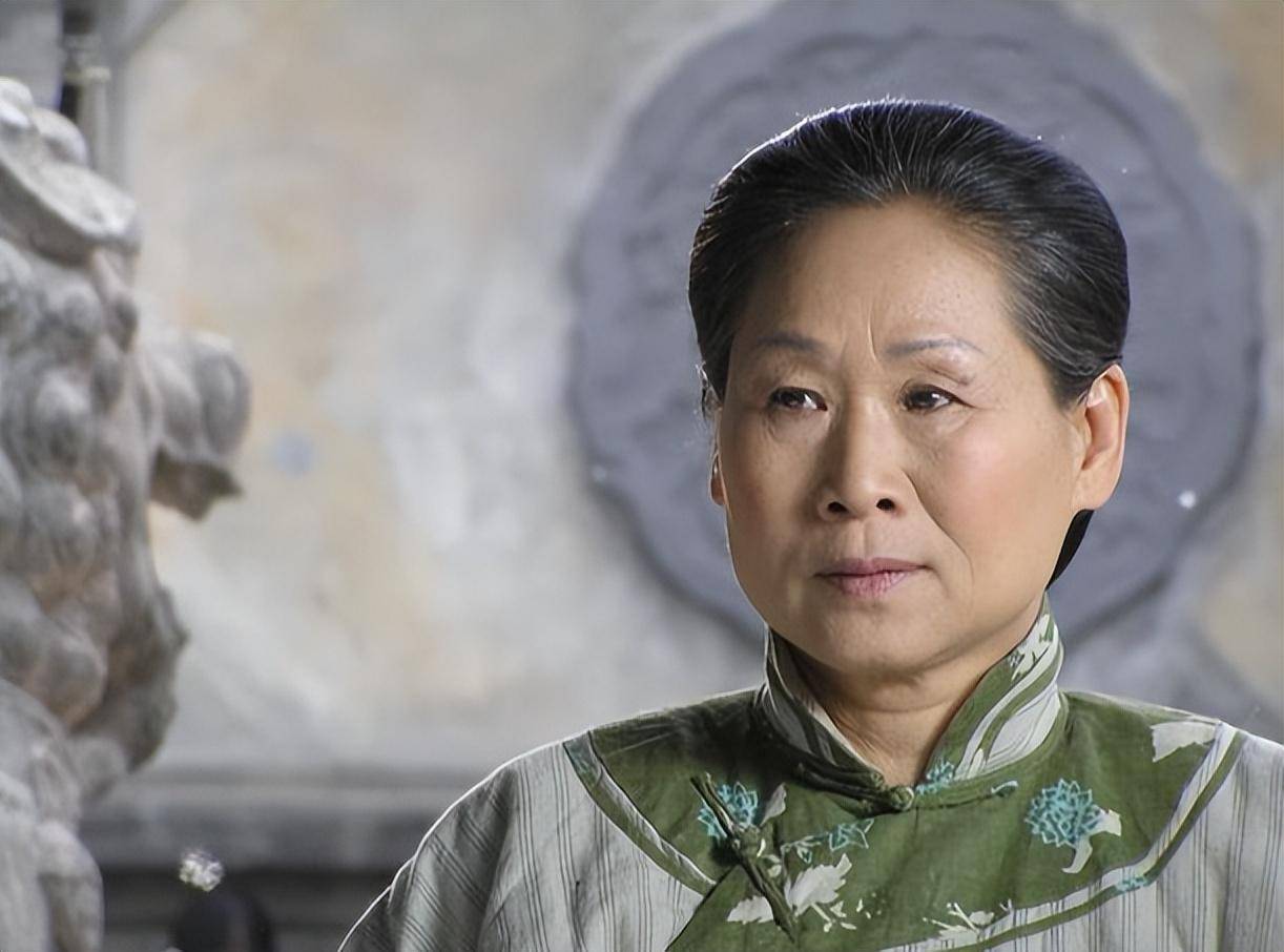 "百亿老太"苇青:60岁北漂,73岁拥有百亿票房,她的故事很励志