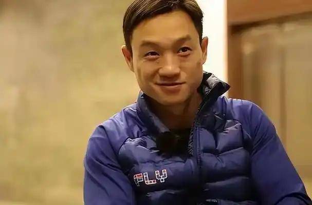奥运体操冠军杨威:需终身佩戴呼吸机生活,他到底经历了什么?_训练_比赛_赛场