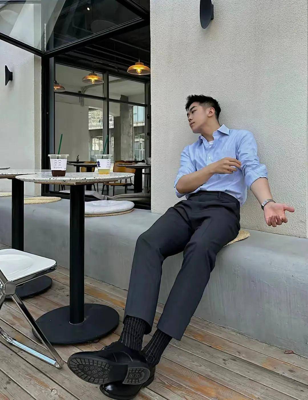 帅气正装男神的惊艳亮相:一次难以忘怀的惊艳邂逅