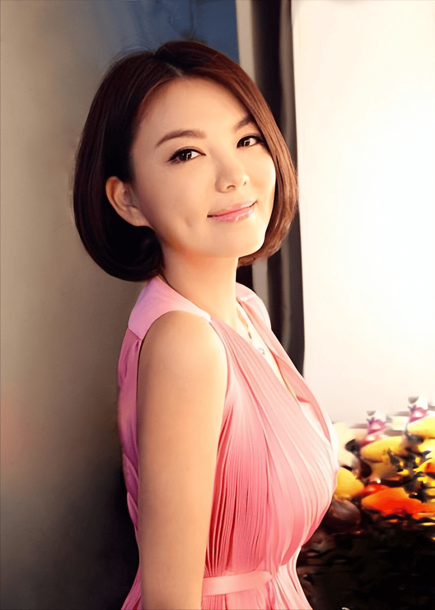 年近50的李湘,结局早注定,身家5000亿却换不回跌落的口碑