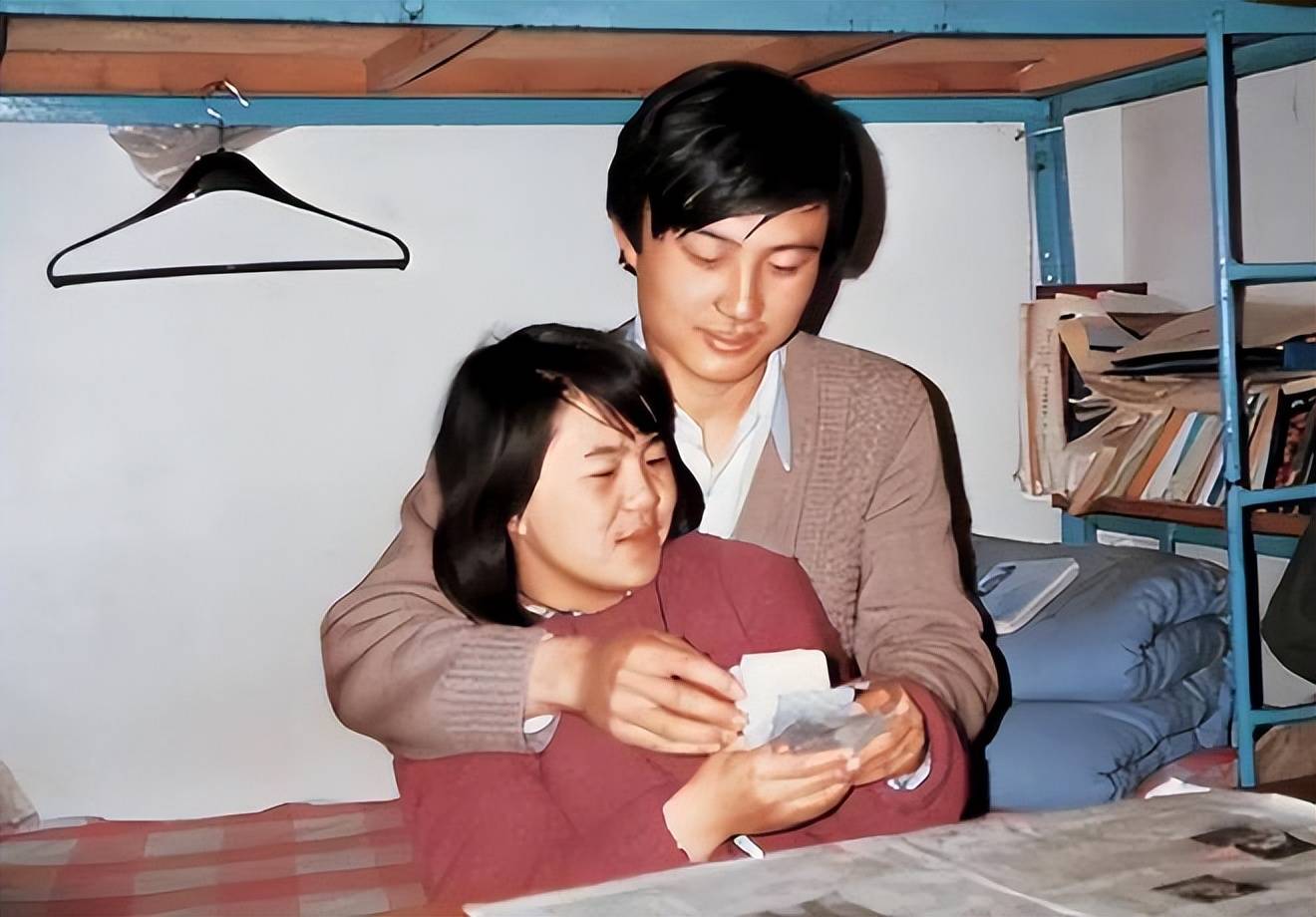 他们被认为是央视最不般配的夫妻,却恩爱了34年,如今成为典范