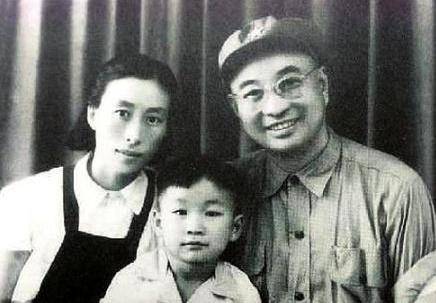 1952年,他因贪污被判死刑,陈赓亲自为他求情,后来他戴罪立功_沈毅_将军_国家