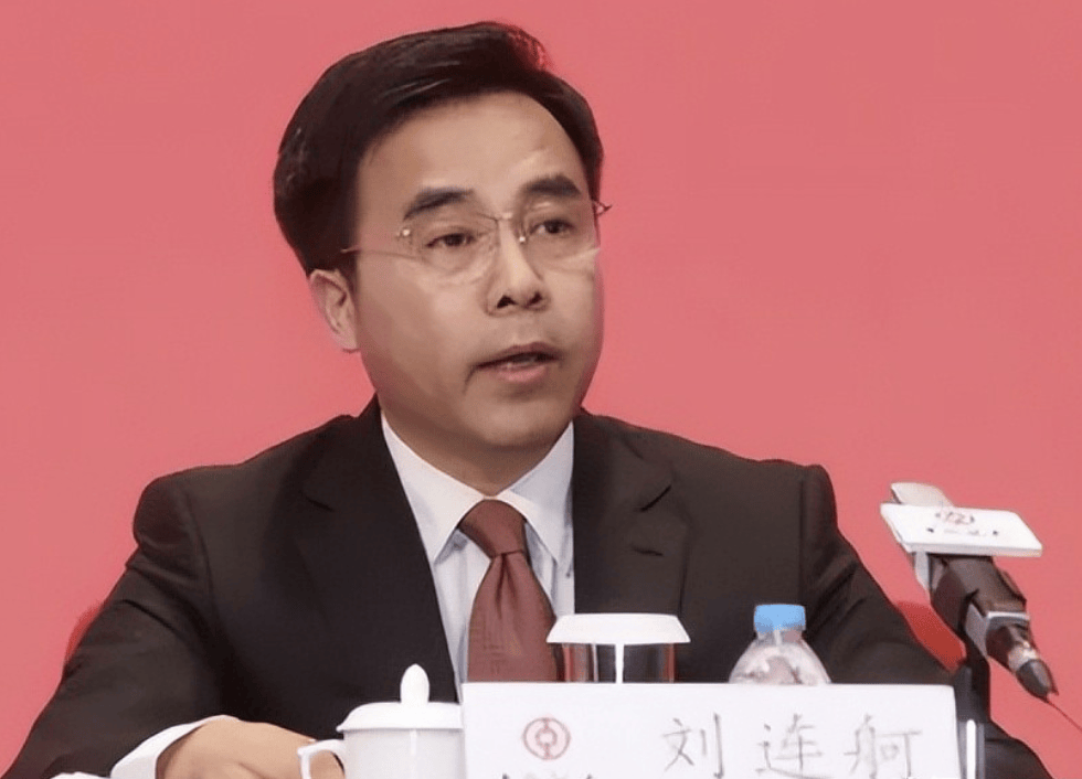 中国银行原董事长刘连舸第四次结婚的对象,是自己儿子的女朋友_利物浦_皇马_欧冠