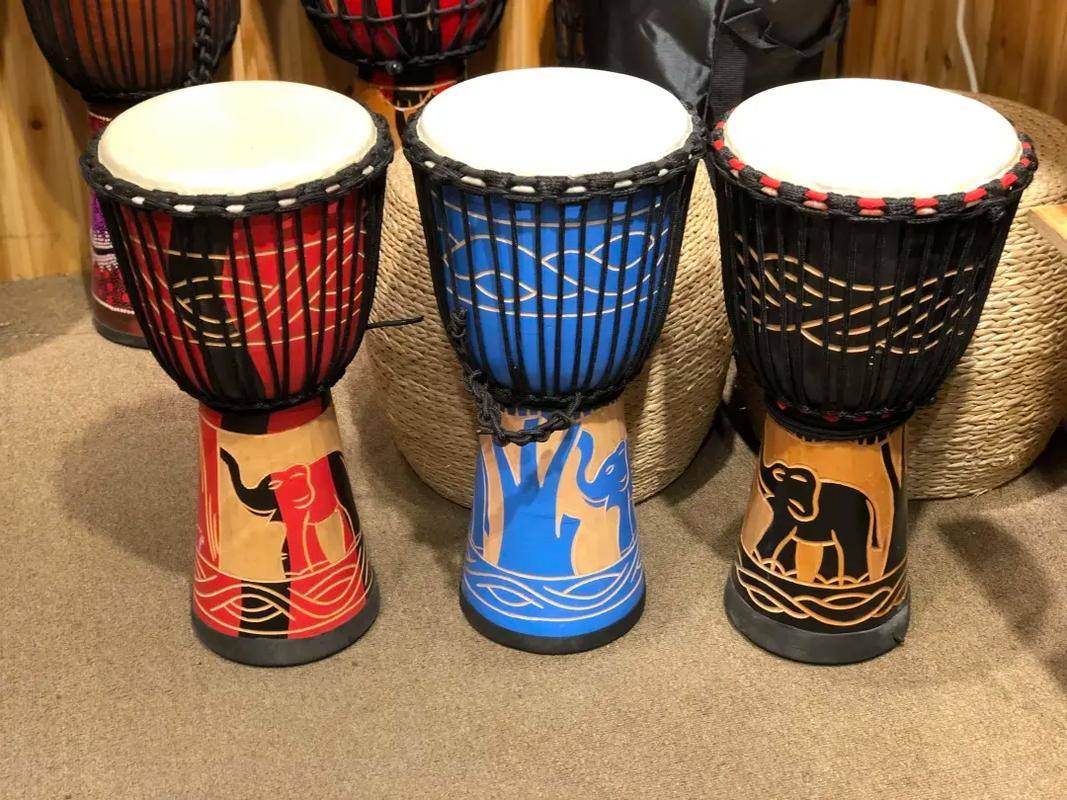 轻敲灵魂的鼓点:吕文扬的非洲鼓初体验