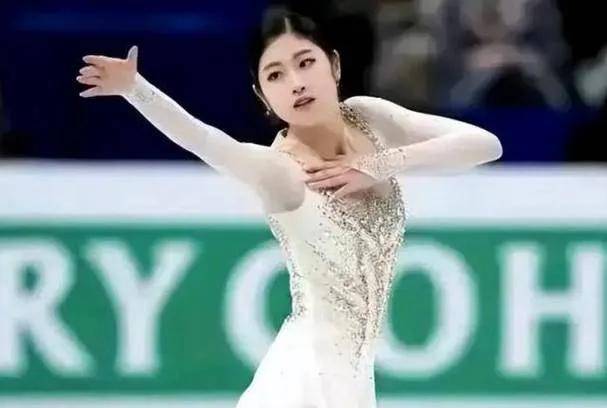 韩国花滑队迅速对李海仁做出了禁赛三年的处罚,这对