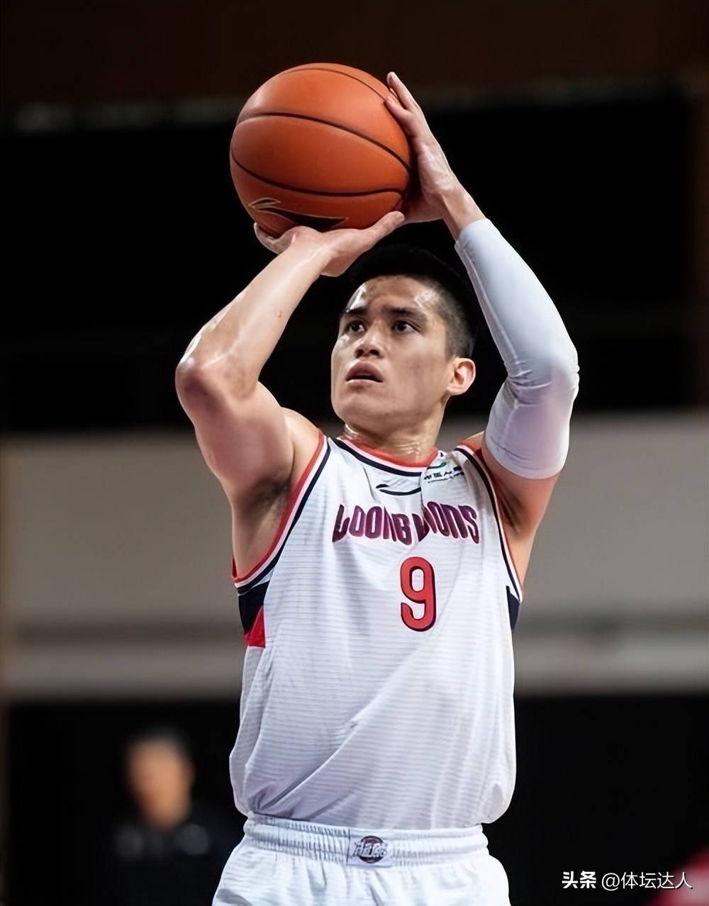 34岁后卫3投0中6犯离场,许利民直摇头_北京首钢队_比赛_北京