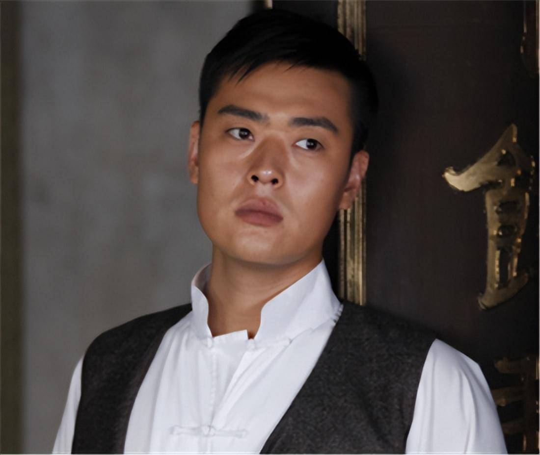 "魏和尚"张桐:拍戏被炸双目失明,患抑郁症两度轻生,现状如何?