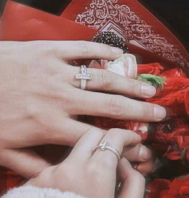 恭喜!黄子韬徐艺洋官宣领证结婚,女方疑似怀孕将迎来双喜临门