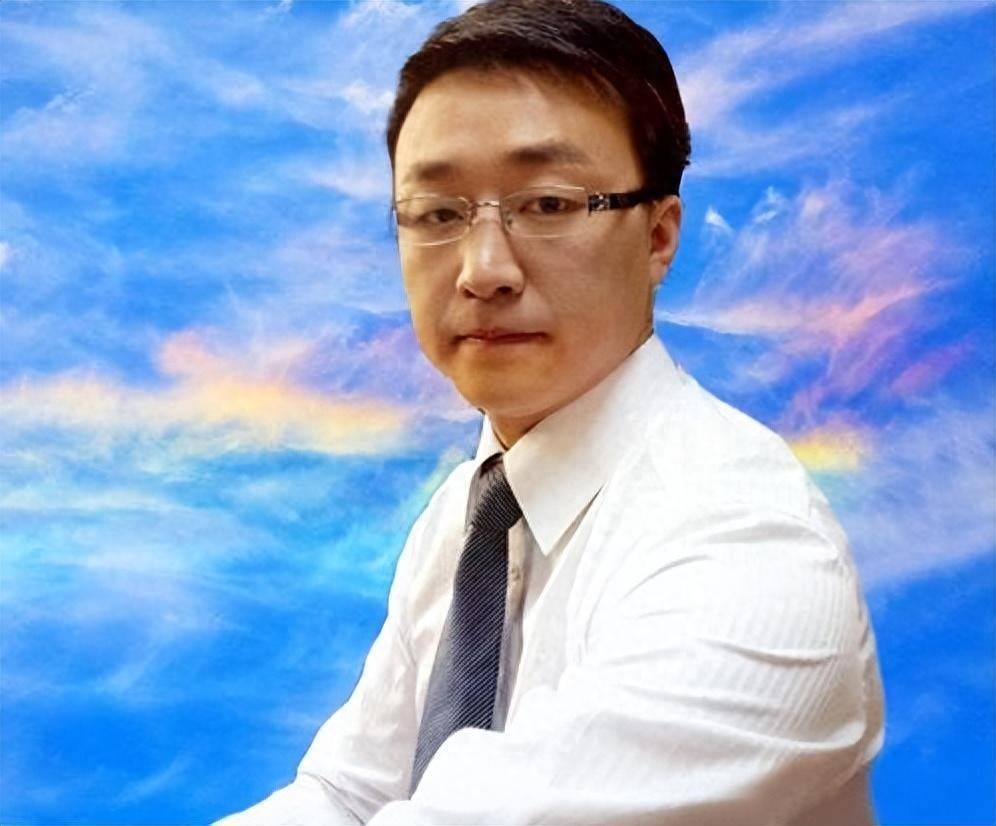 在发出那条哥终于做到了的信息之前,苗凯的人生就像一部不断反转的