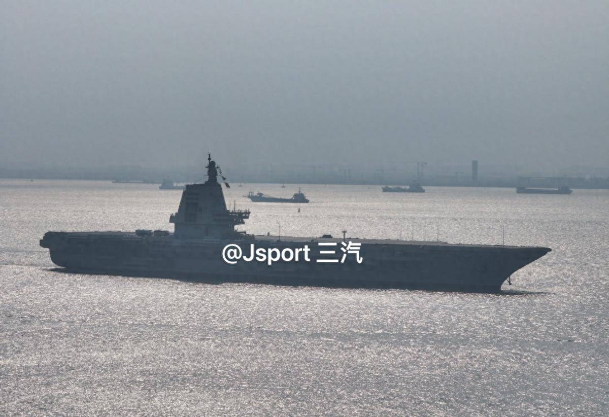 003航母出海16天后，回港途中被拍到，甲板上果然出现了新东西_福建_测试_舰载机