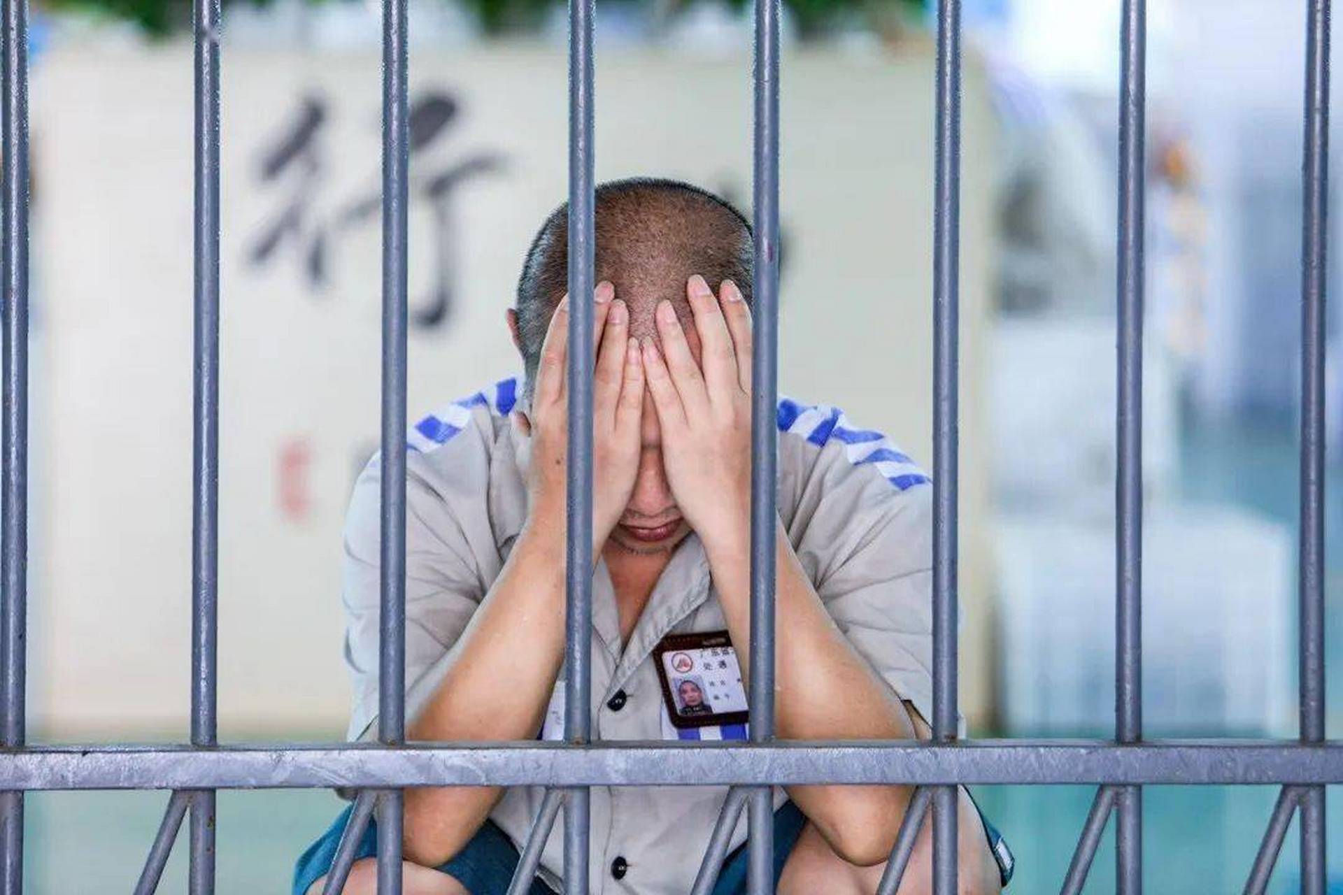 无期徒刑并不意味着自己的一生都将在监狱中度过,是有机会可以去外面