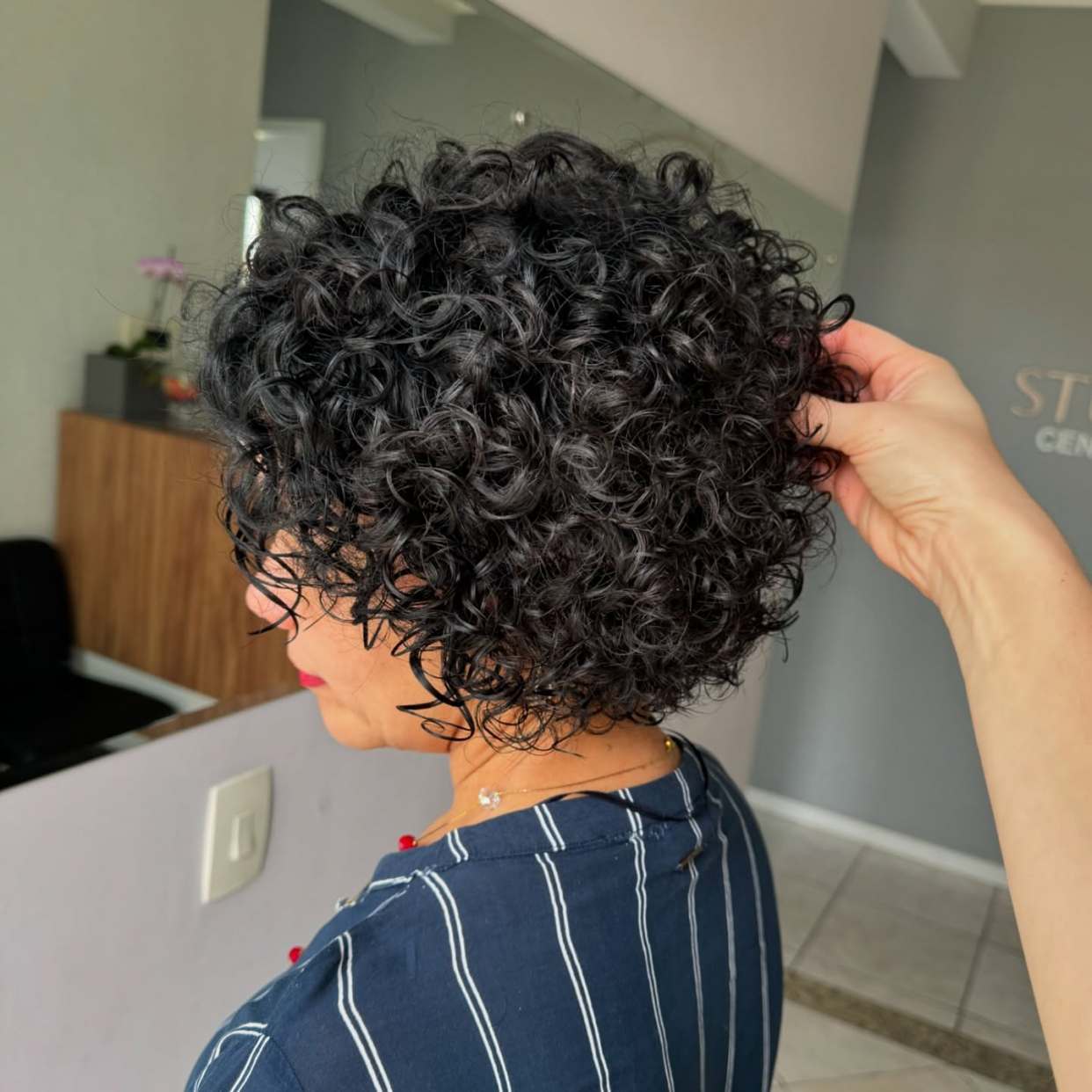 短发小卷卷:奔五奔六女性的时尚秘籍