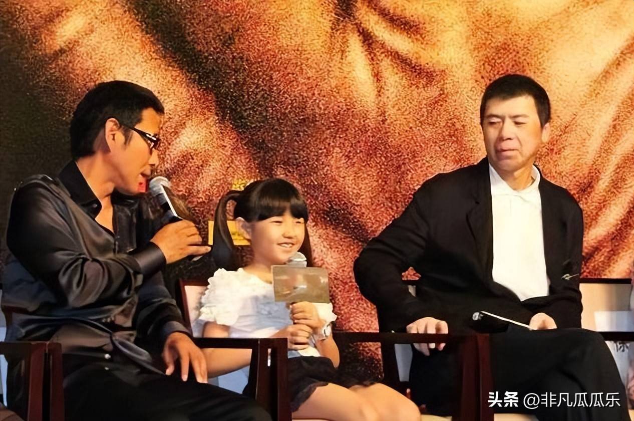 张子枫六块腹肌上热搜,冯小刚,黄磊抢着捧的她,为何跌落神坛?