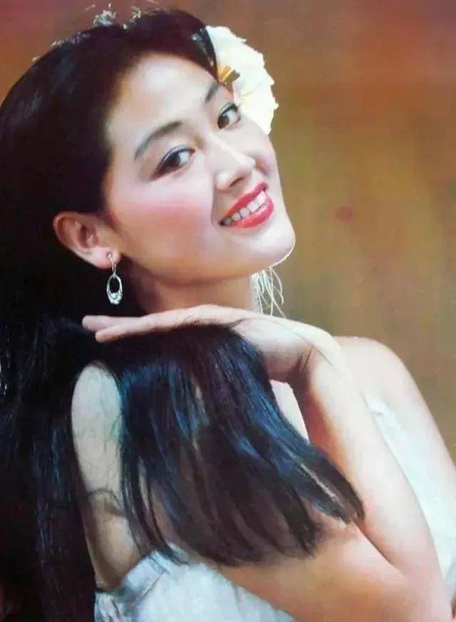 毕彦君:与前妻分开后,娶了圈外妻子,如今咋样了?