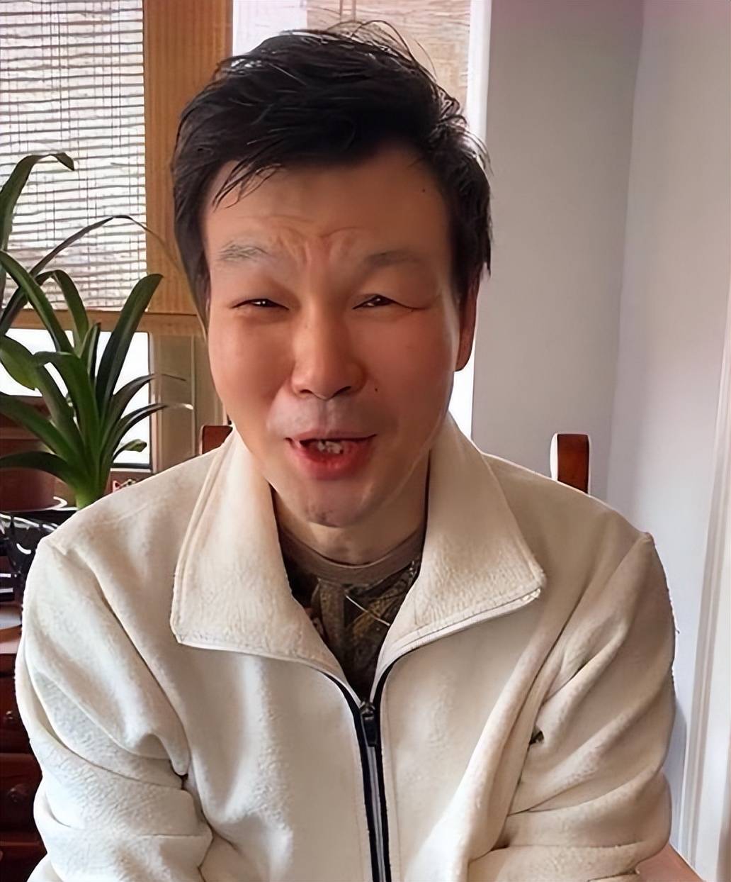 主持人李彬曾是主持界一哥与病魔抗争6年现在过得怎样