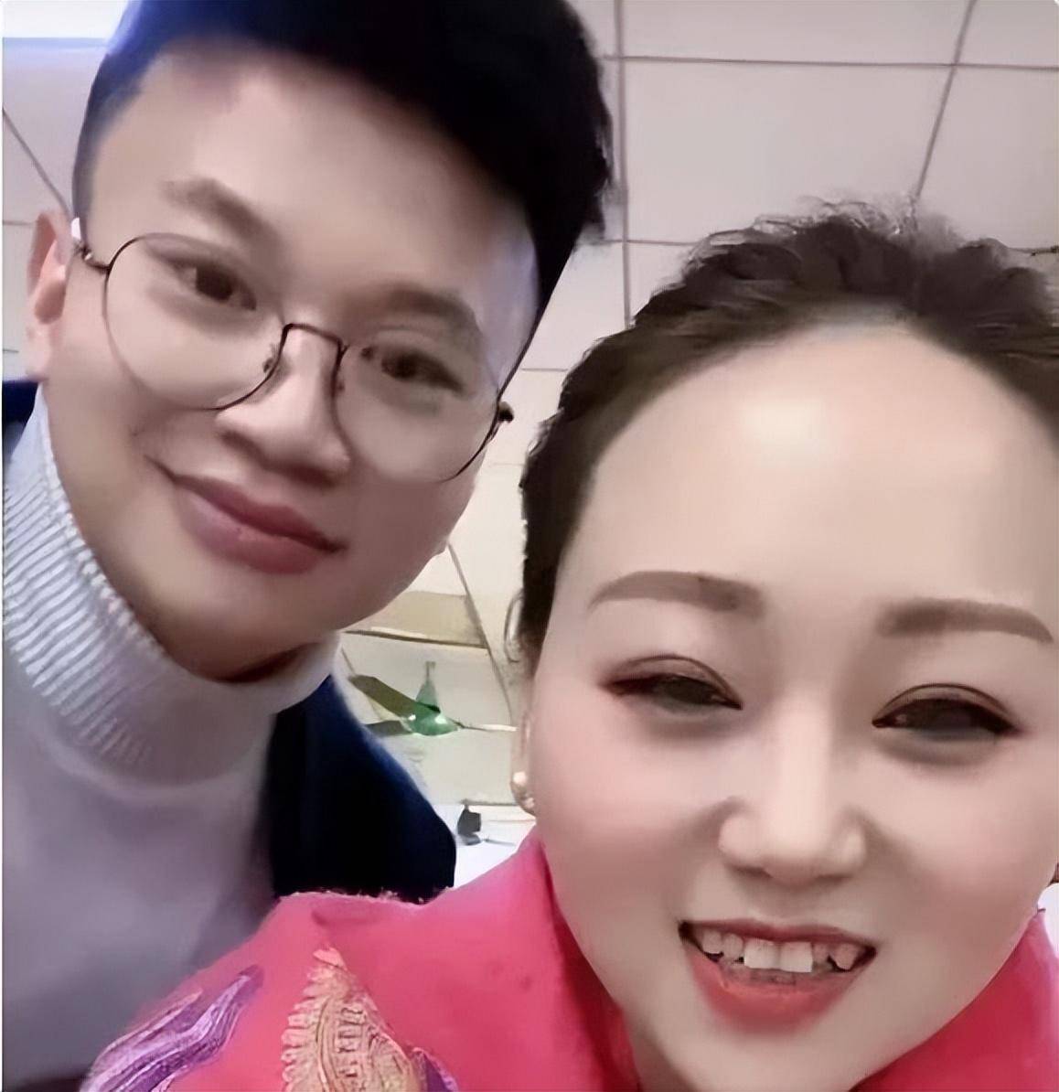 "连体夫妻"爆红后,无腿丈夫出轨粉丝,而独臂妻子带娃离婚!