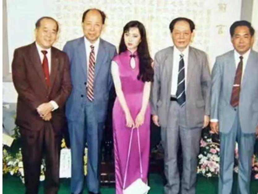 李玥怀揣着对知识的渴望以及对外面广阔世界的向往,毅然决然地选择了