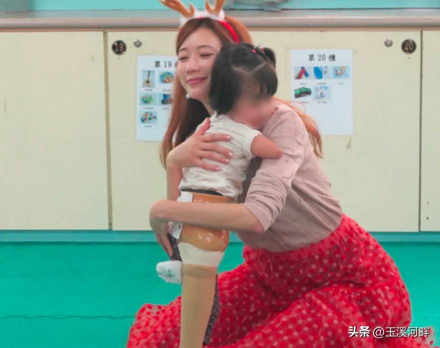 我们都错怪林志玲了,这些年她一直默默在国内做慈善,人美心善