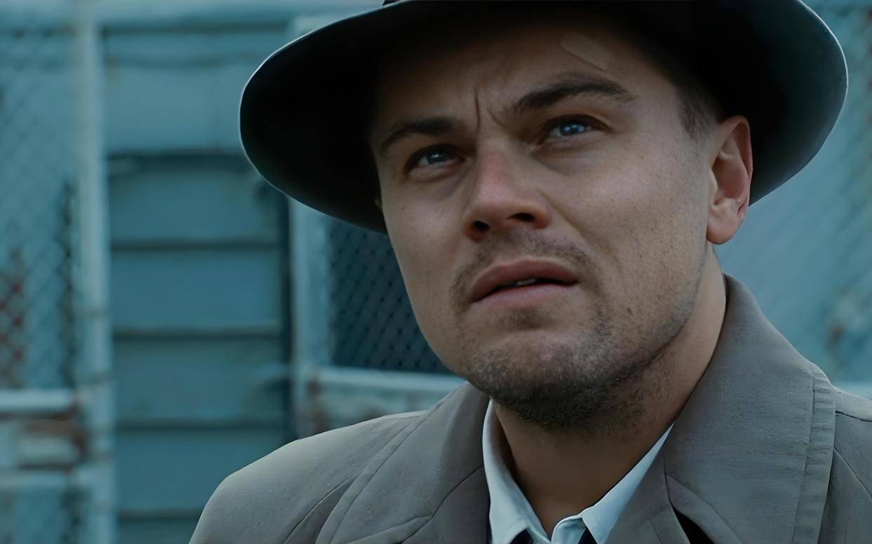 泰迪和查克在这座充满迷雾的禁闭岛上,不仅要与时间赛跑,还要与自己的