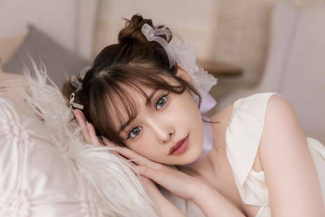 Arina Hashimoto looking elegant