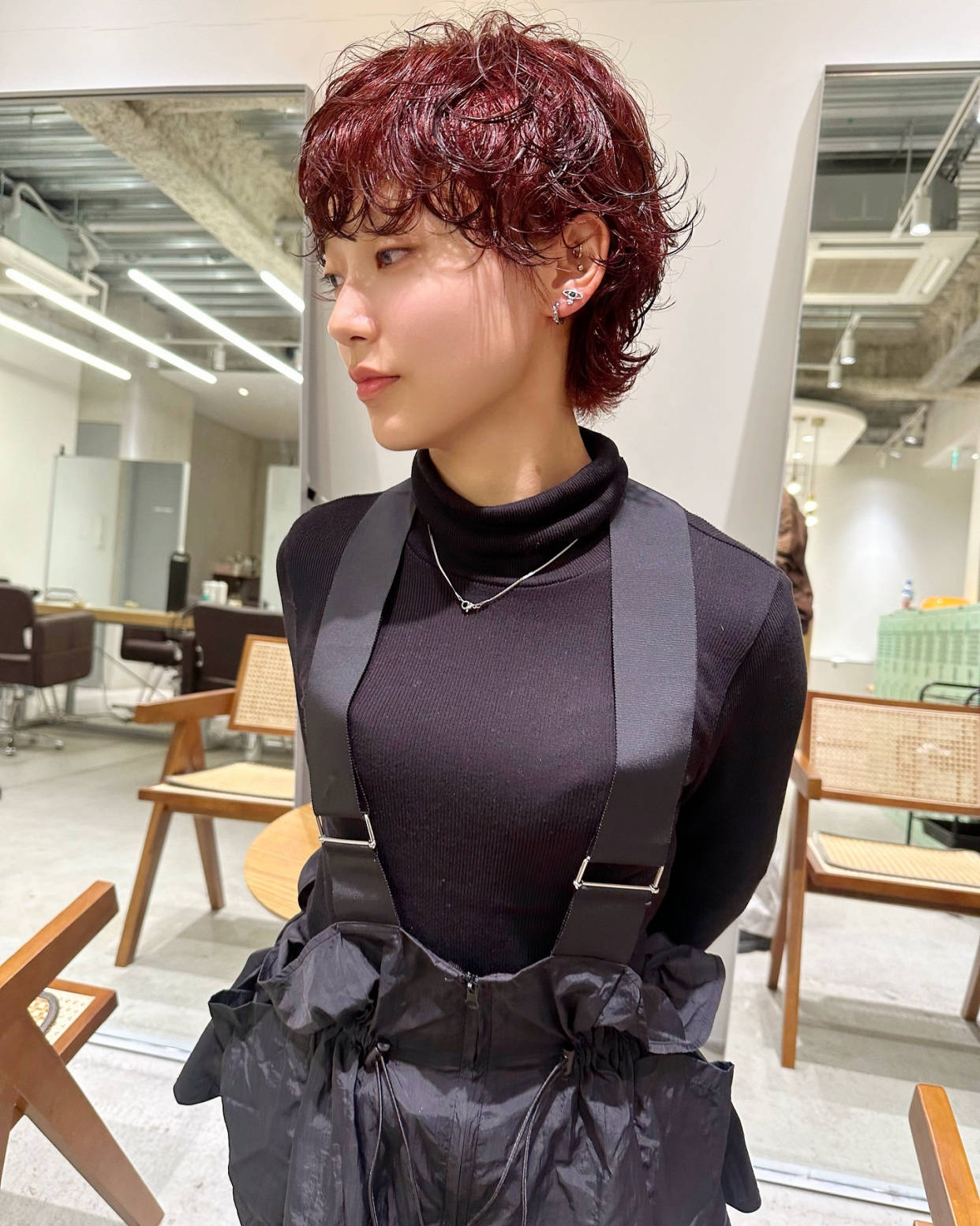 狼尾短发:纹理烫出的个性时尚