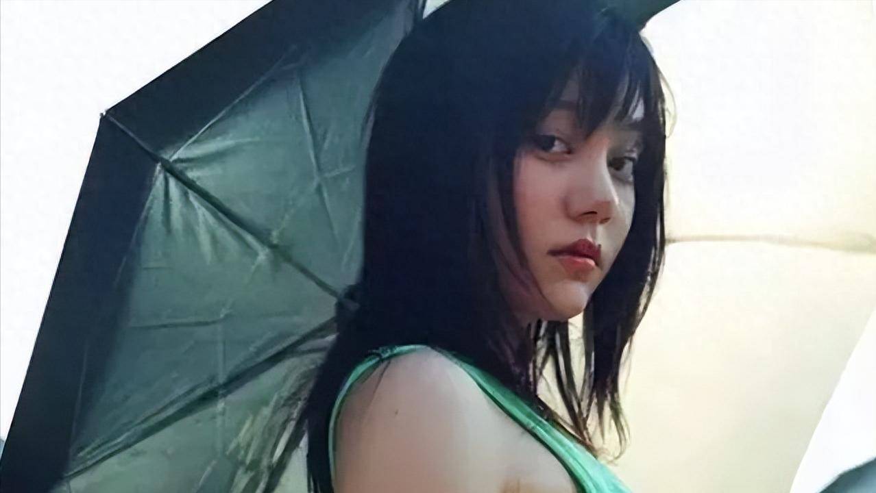 还有那首《一路向北》的mv,她也是女主,和周杰伦的合作简直不要