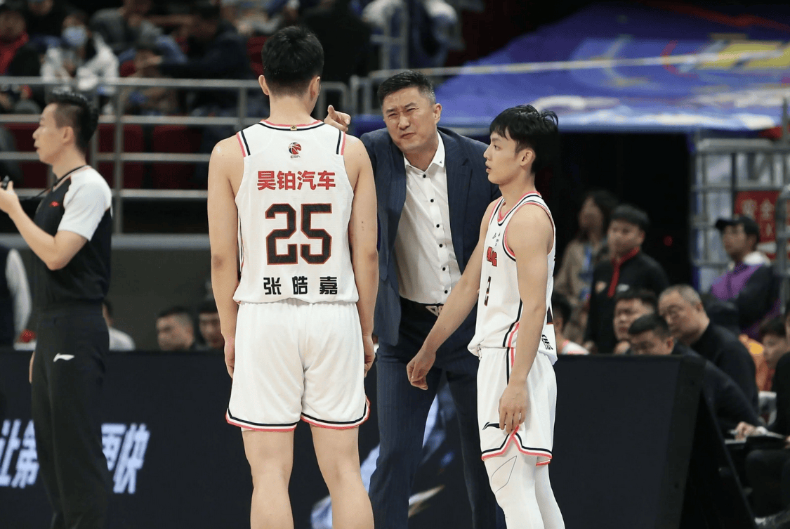 三张二黄合砍9分，不如广东绯闻对象一人得分多，杜锋心里苦啊