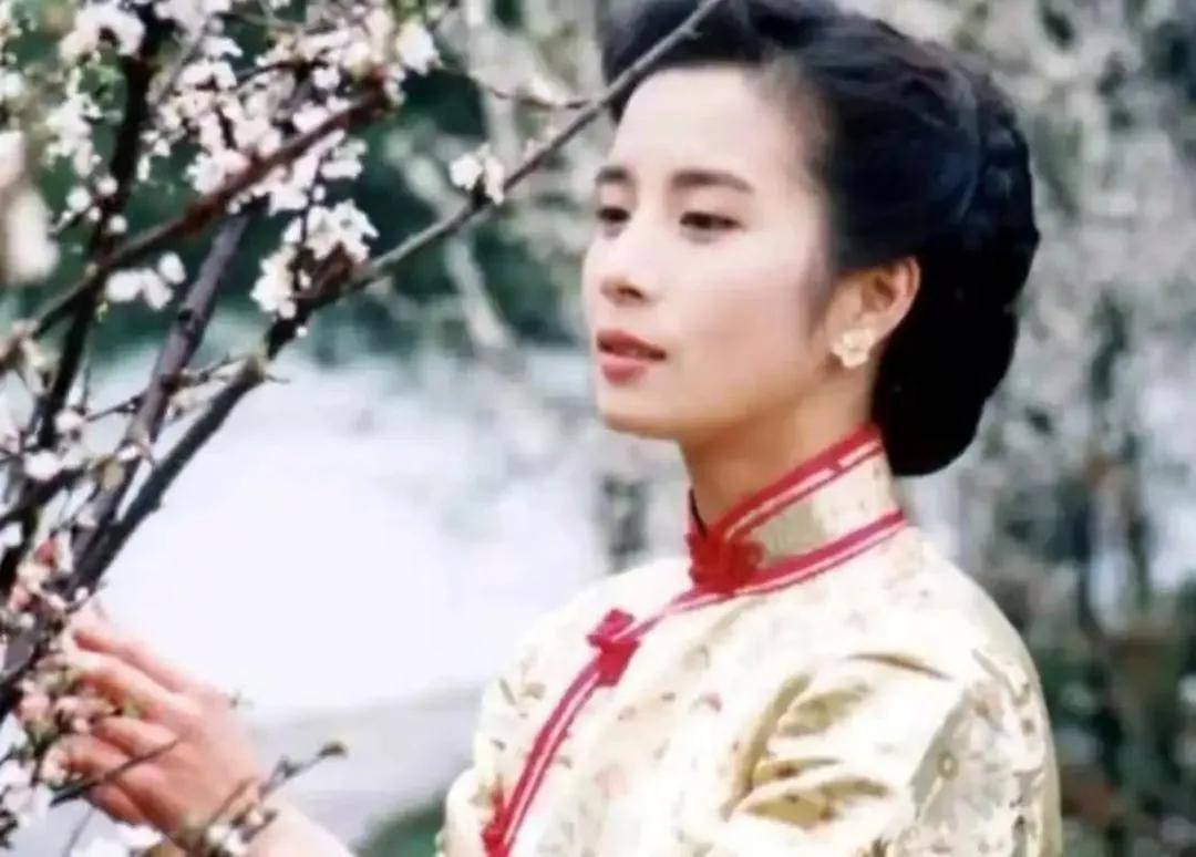 岳翎出名之后,成了琼瑶剧的专用女主