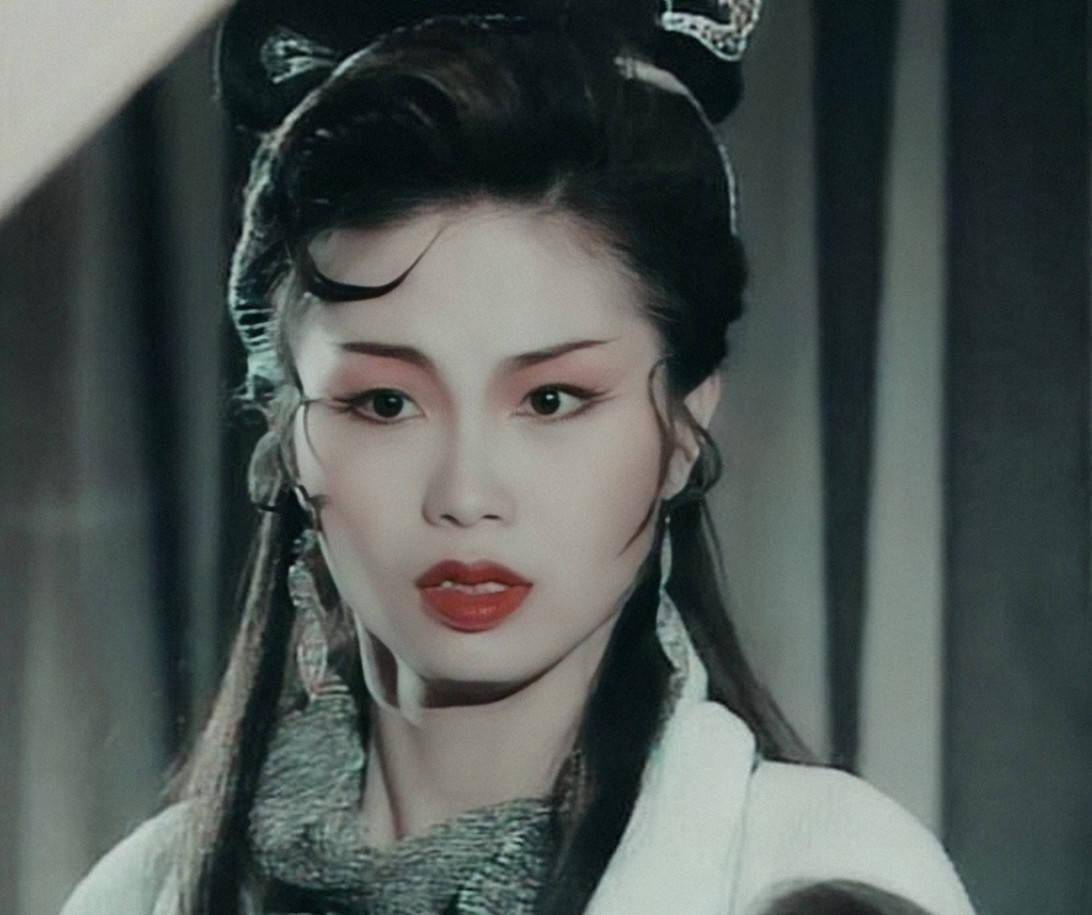 港姐陈妙瑛插足豪门22年,与原配处成姐妹,不争家产却身家上亿