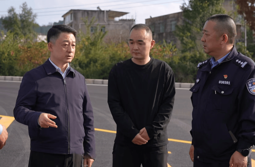 一条路修了十来年还没通?修文县县长现场"抓进度"