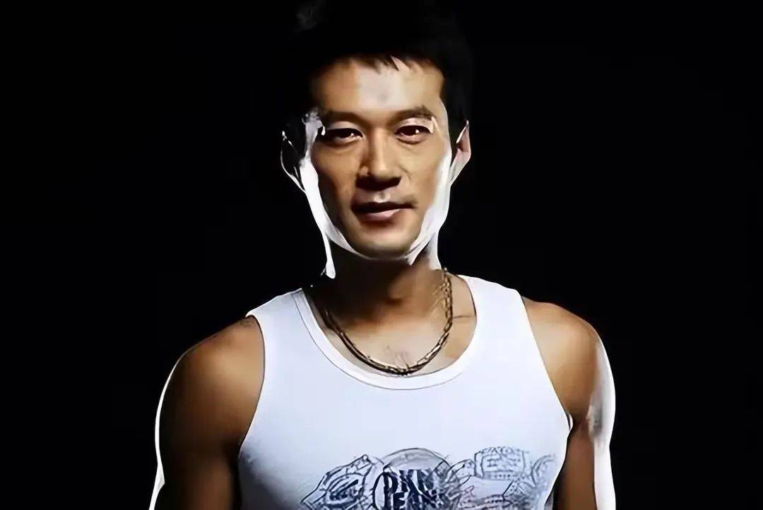 谭凯:长相帅气演技好,52岁仍未婚,与老母相依为命_母亲_工作_外公