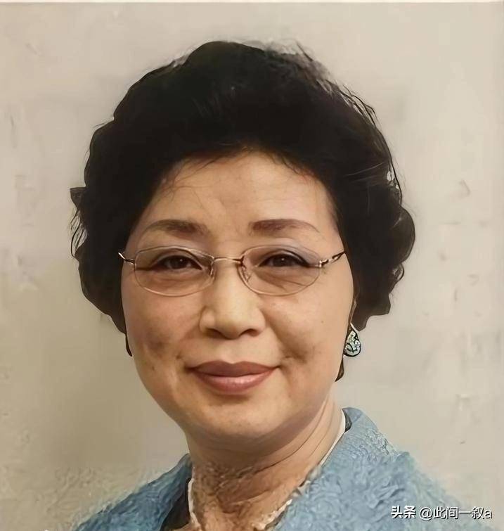 韩国第一夫人金建希：从母亲的肩膀上走出，却“无情”送母亲入狱_ ...