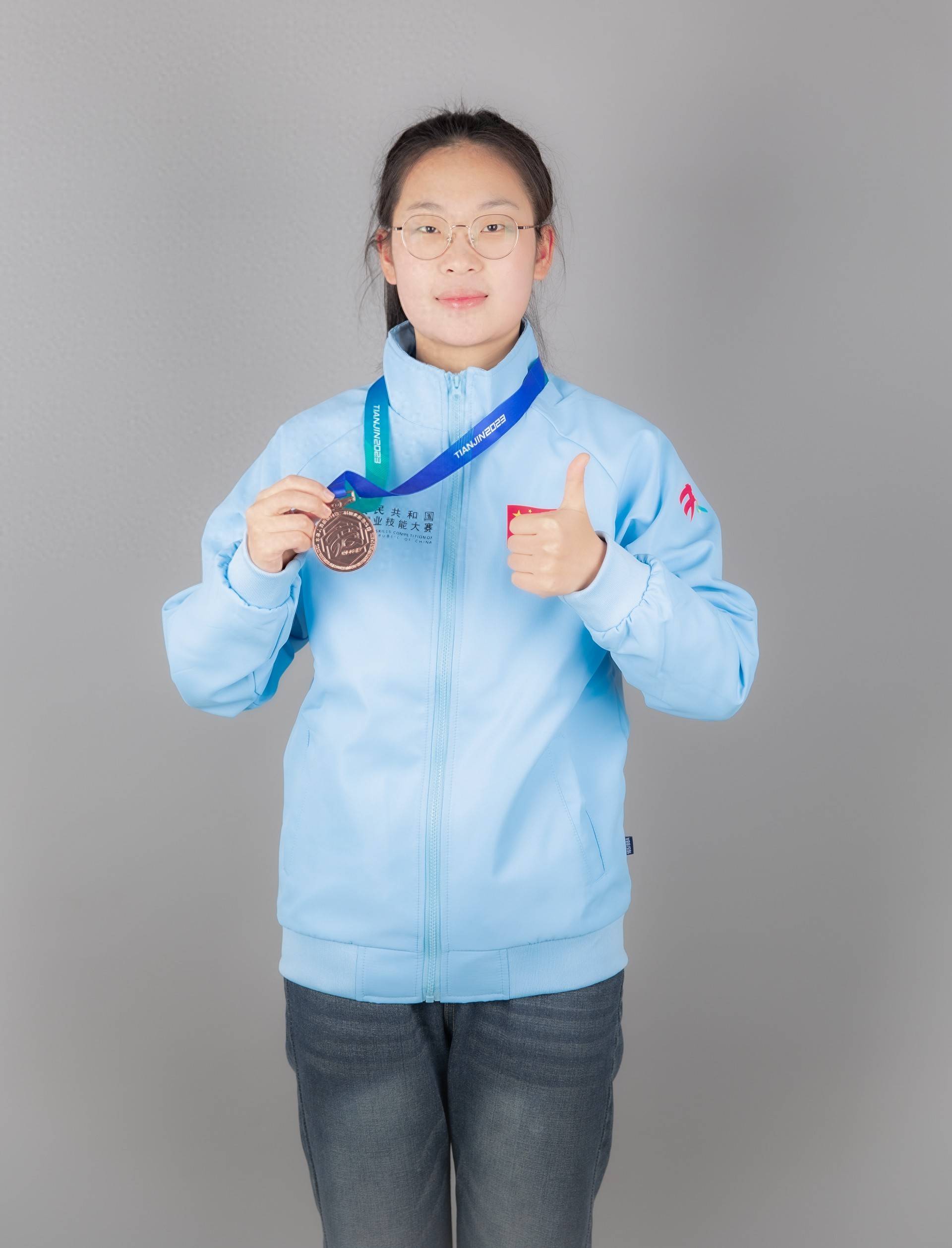 又一位"天才少女"诞生,19岁中专生拿下世界冠军,坦言差点退学