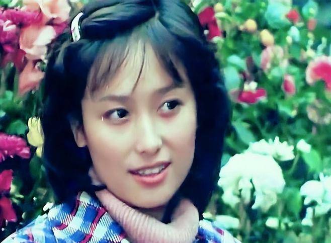 她跟演员丈夫离婚,二婚嫁入豪门至今无子,今60岁被宠成"公主"