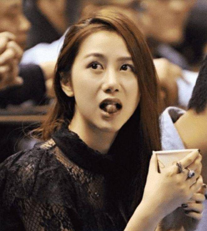 不愿和孙悦复合，陈露粉衣罕见亮相，颜值惊艳，生育2孩身材完美
