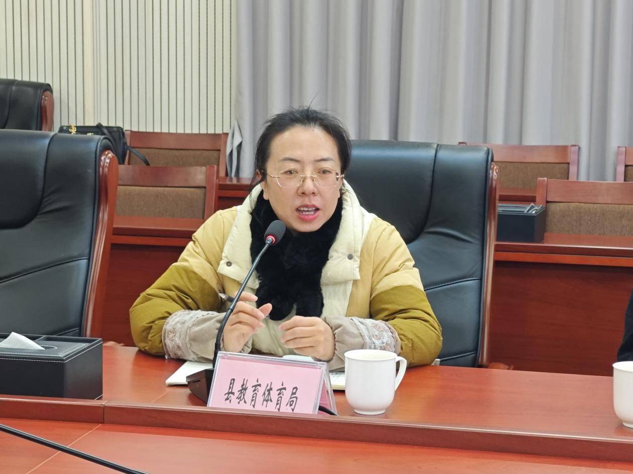 石屏县教育体育局副局长王霞提出,目前捐赠的培训课程分为必修和选修