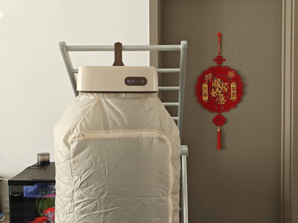 宫菱便携烘干机深度评测:首创烘蒸双模式,专攻厚衣速干无盲区,安全护衣更出色!