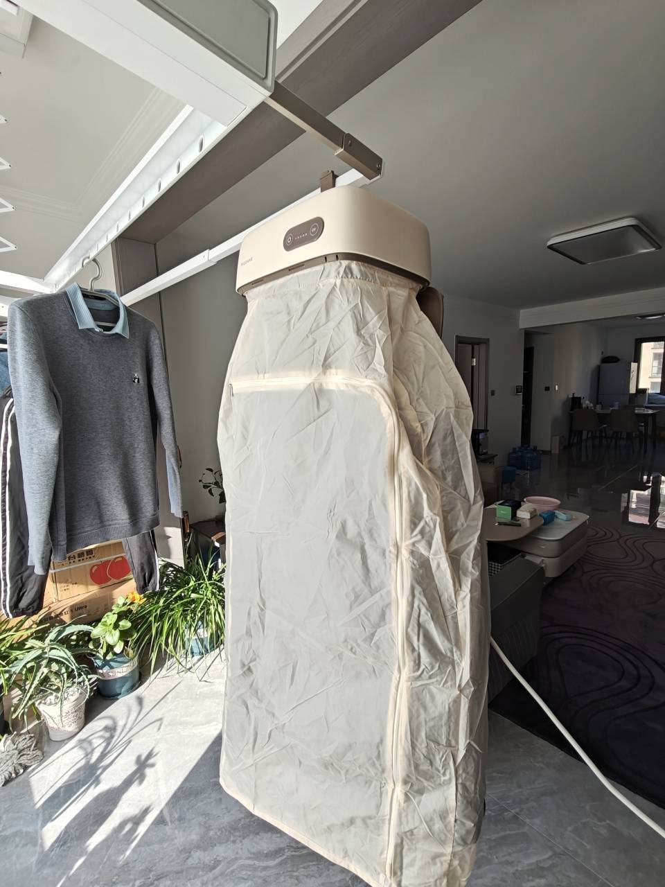 宫菱便携烘干机深度评测:首创烘蒸双模式,专攻厚衣速干无盲区,安全护衣更出色!