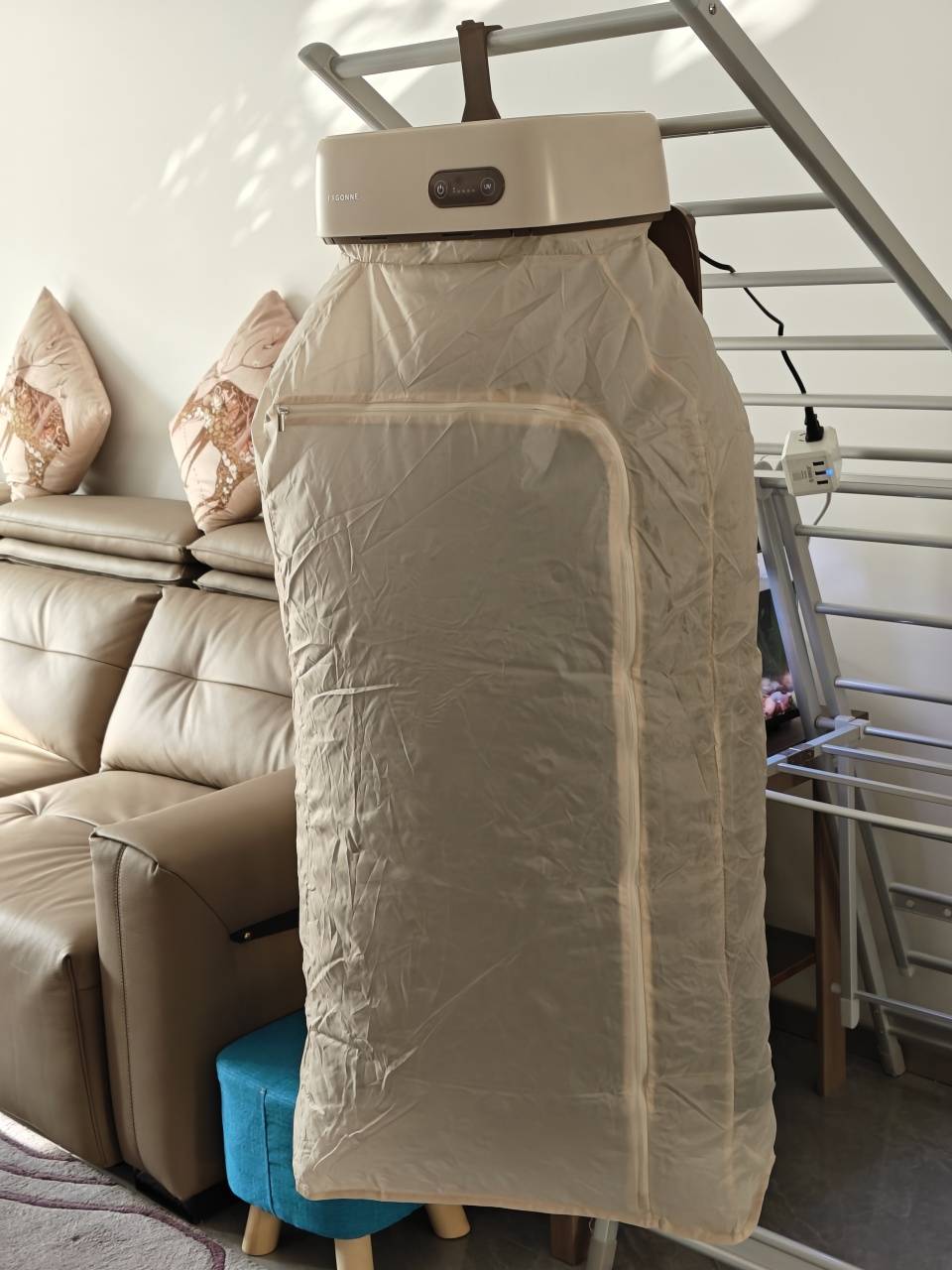 宫菱便携烘干机深度评测:首创烘蒸双模式,专攻厚衣速干无盲区,安全护衣更出色!