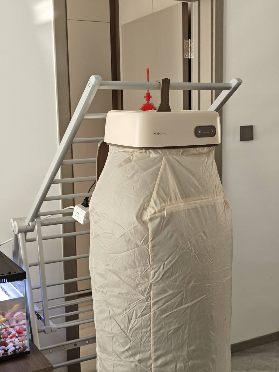 宫菱便携烘干机深度评测:首创烘蒸双模式,专攻厚衣速干无盲区,安全护衣更出色!